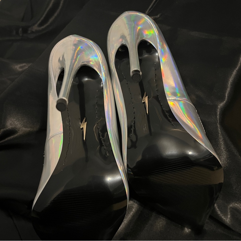 Lust of Life’s Iridescent Leather stilettos, 9M, New with Box - Picture 4 of 6